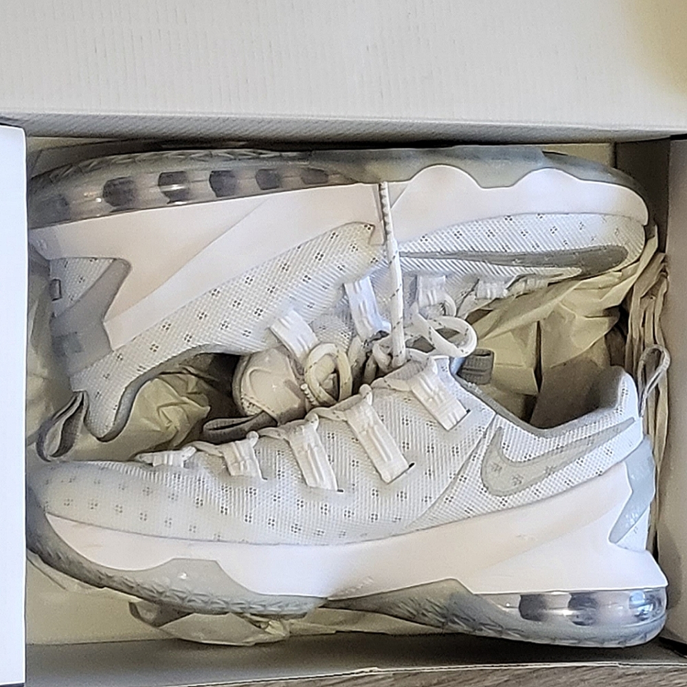 Nike LeBron James